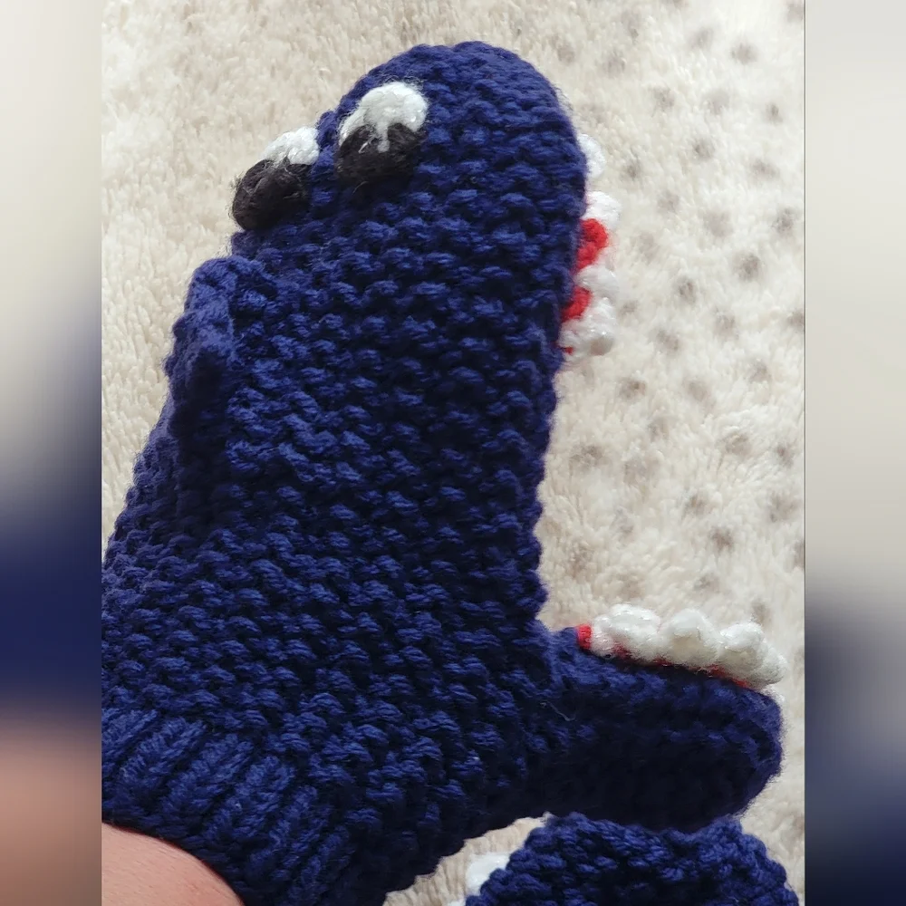 🦈 Shark Knit Mittens
